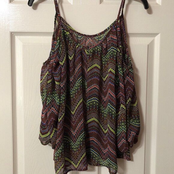 MIAMI Blouse Size Medium Chevron Print Three Quarter Sleeves Cold Shoulder - Picture 6 of 8